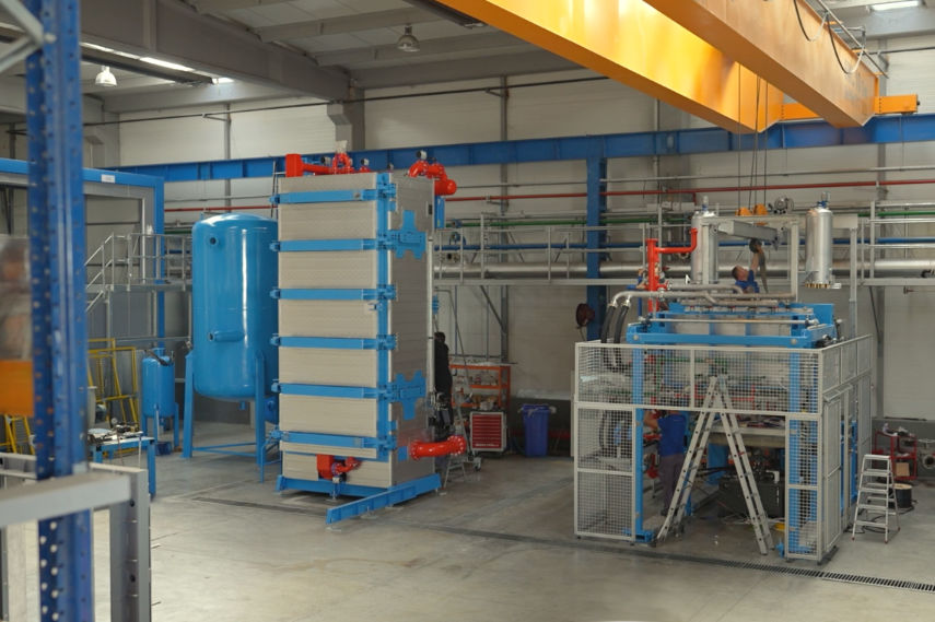 Hall Construction of EPS Machines; Technik zur Verarbeitung von Partikelschäumen; Processing particle foams